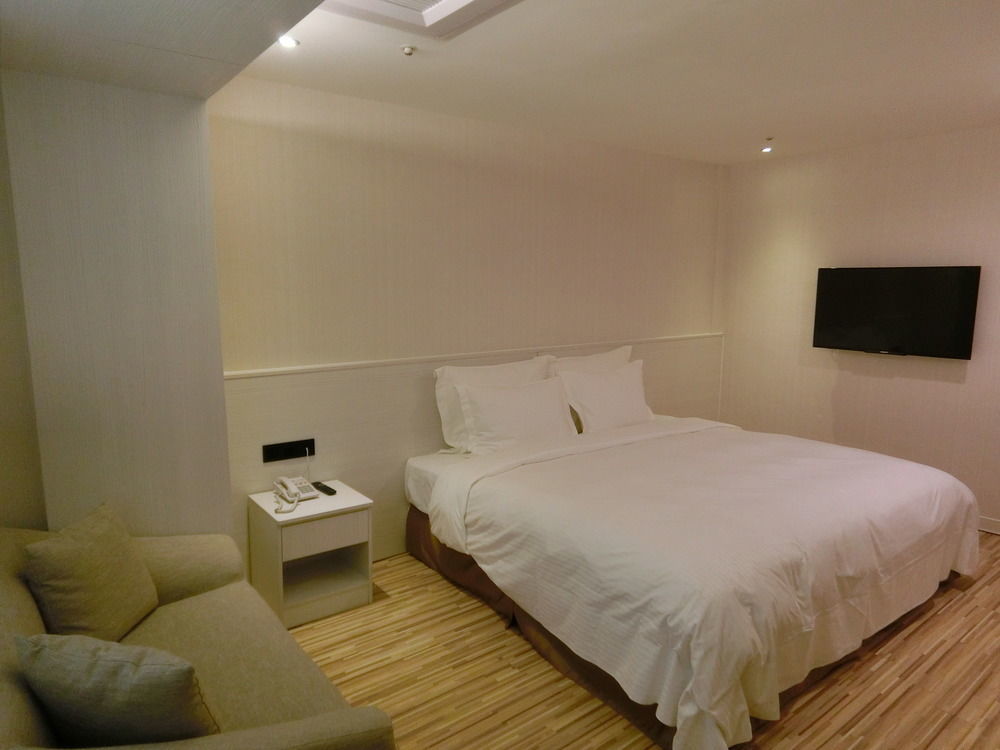 Wemeet Hotel Pingtung Zewnętrze zdjęcie