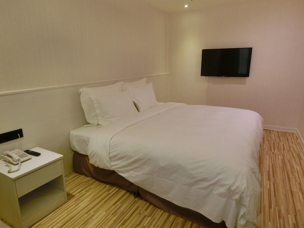 Wemeet Hotel Pingtung Zewnętrze zdjęcie